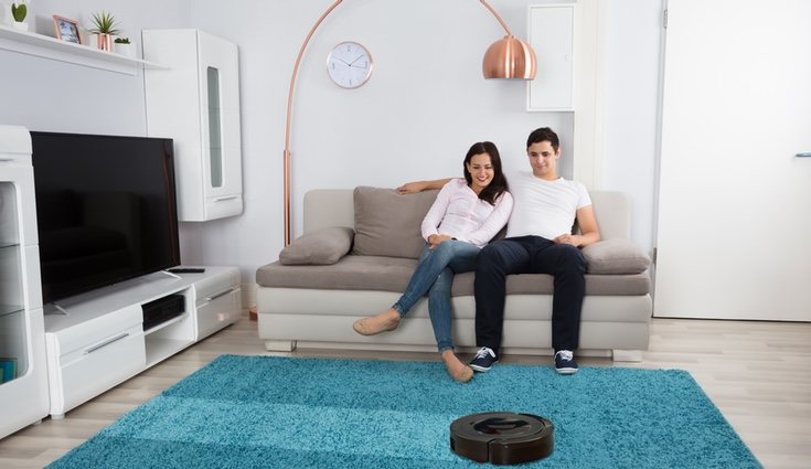 El robot aspirador absorbe toda la suciedad que haya