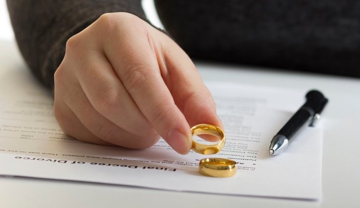 En caso de divorcio la disolución del matrimonio es total