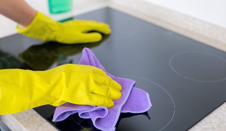 Hay que tener especial cuidado en la limpieza y el mantenimiento de la vitro para no rayarla