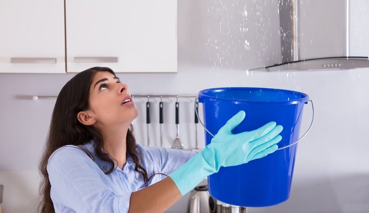 Se debe investigar primero el origen de la gotera y de dónde proviene