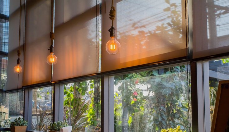 Los estores enrollables son los que más se le acumula el polvo