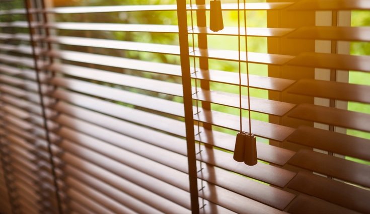 Las cortinas venecianas al ser de madera requieren diferentes tipos de limpieza