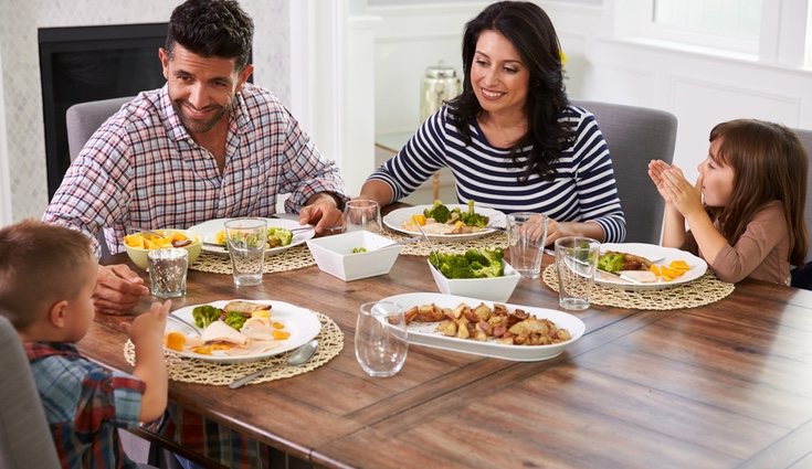 Los momentos para compartir al comer suelen ser más cómodos en la cocina