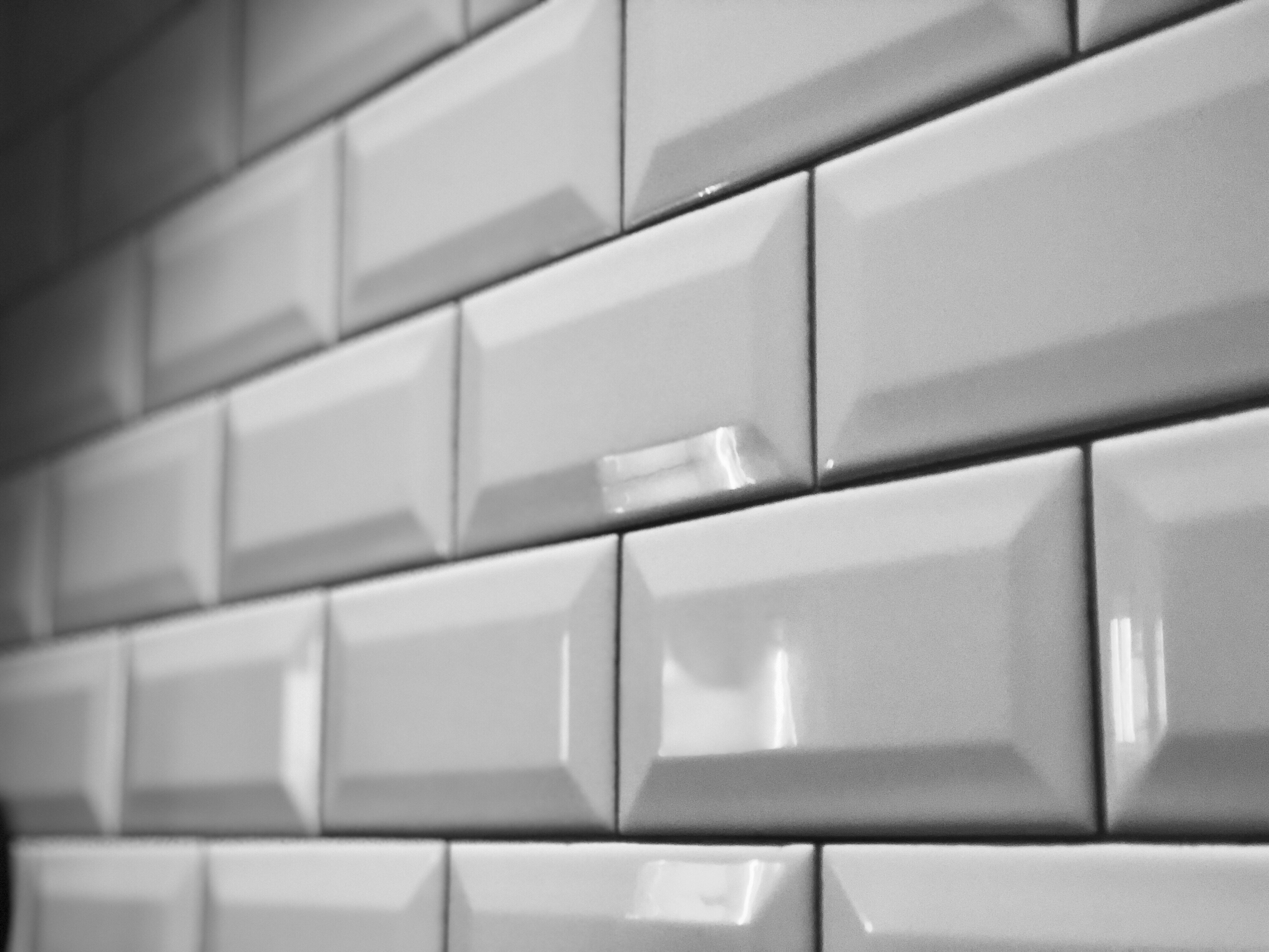 No puedes usar cualquier tipo de pintura para pintar los azulejos