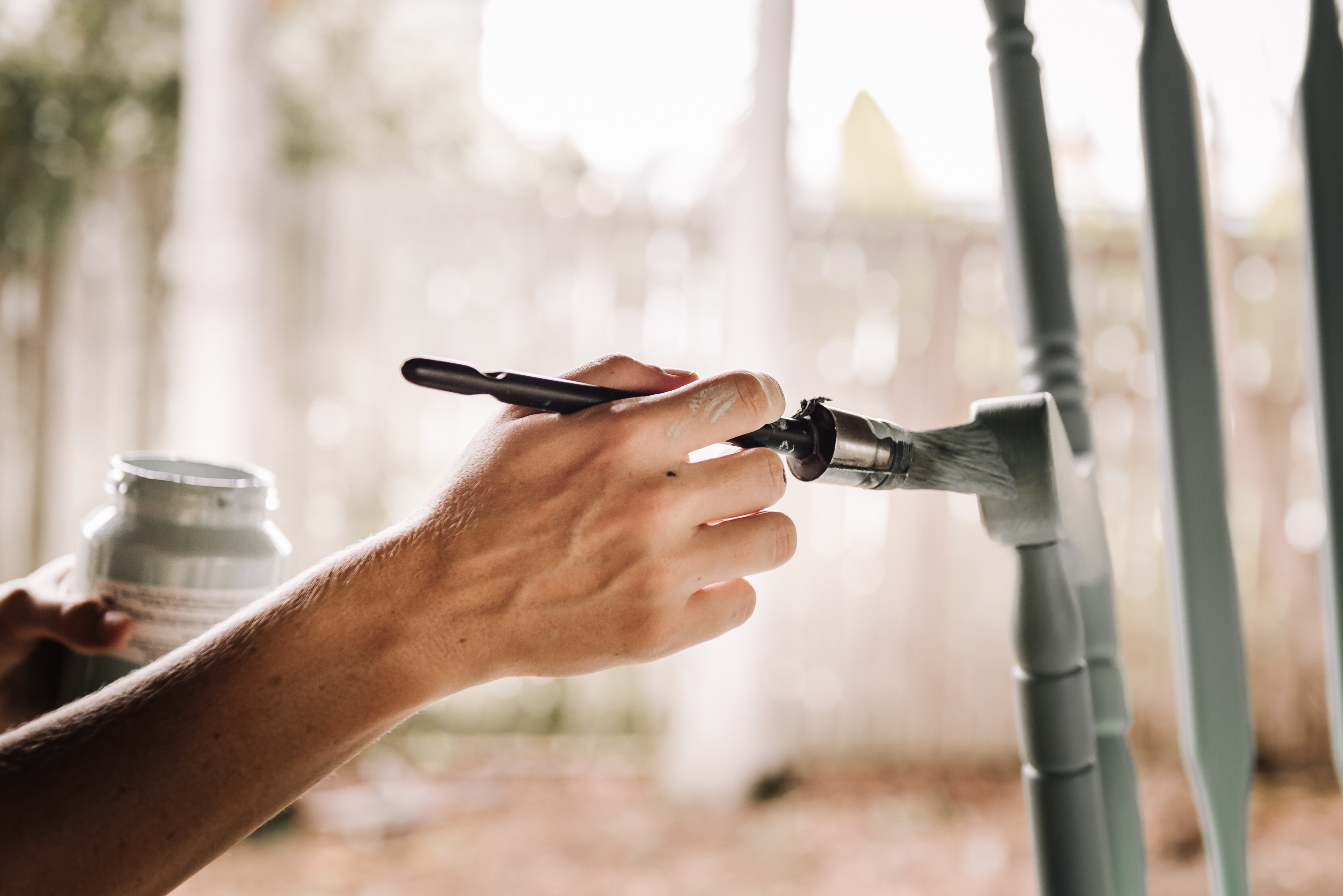 Echa las capas de pintura que creas necesarias