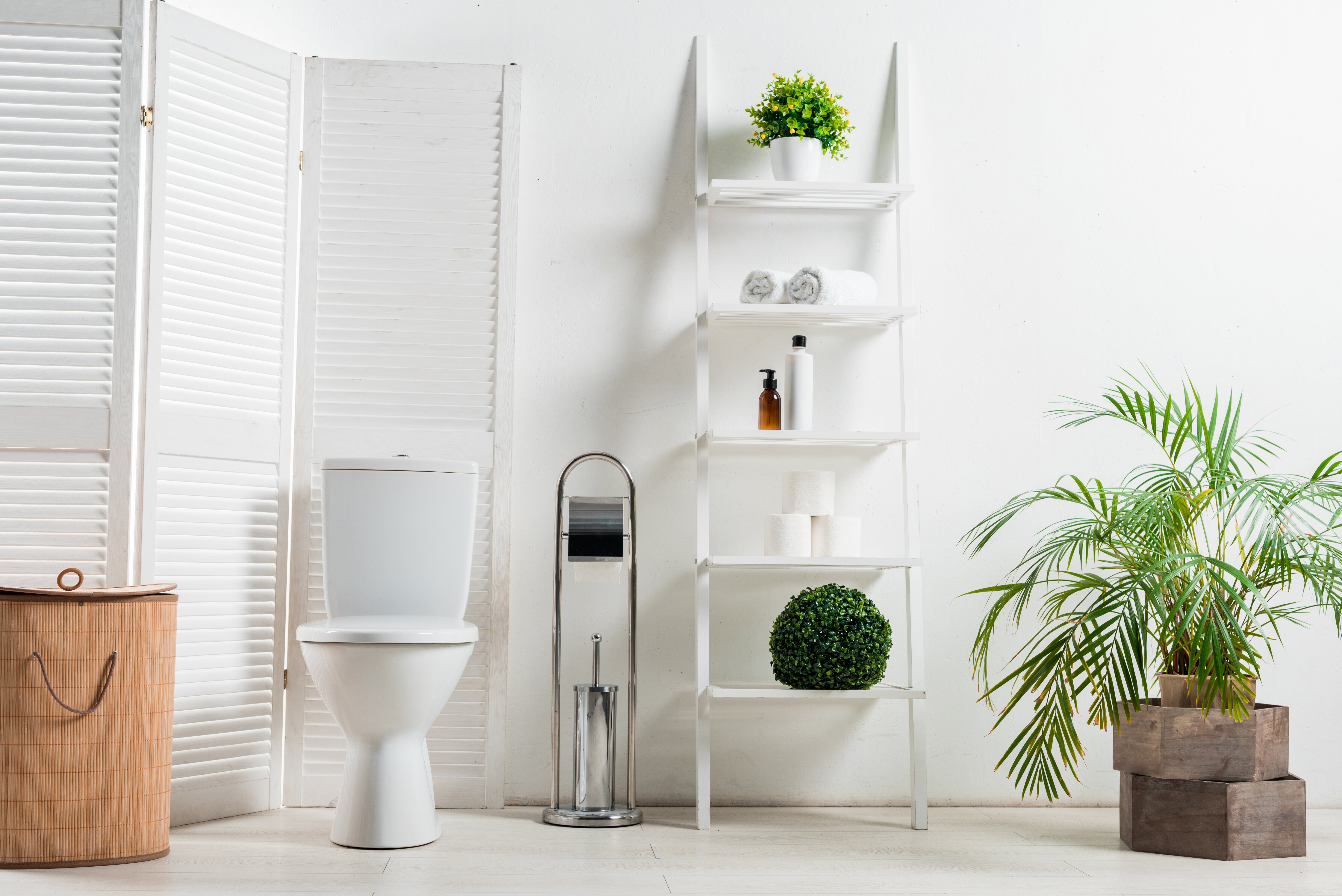 El biombo era común en las casas con grandes familias, que solían utillizar el baño a la vez