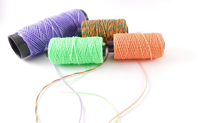 En macramé se utilizan hilos resistentes