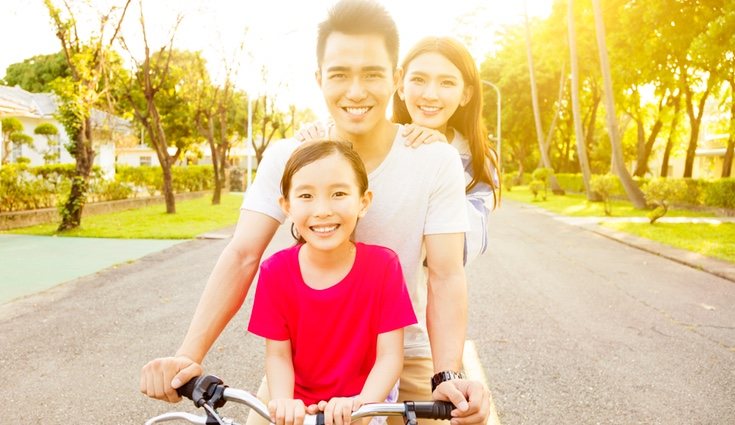 Emplear la bicicleta en trayectos cortos o tomar el transporte público reducen la creación de contaminación