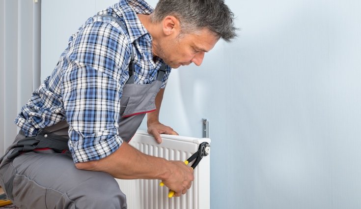 Purgar el radiador es algo sencilo que puedes hacer tu mismo en tu hogar