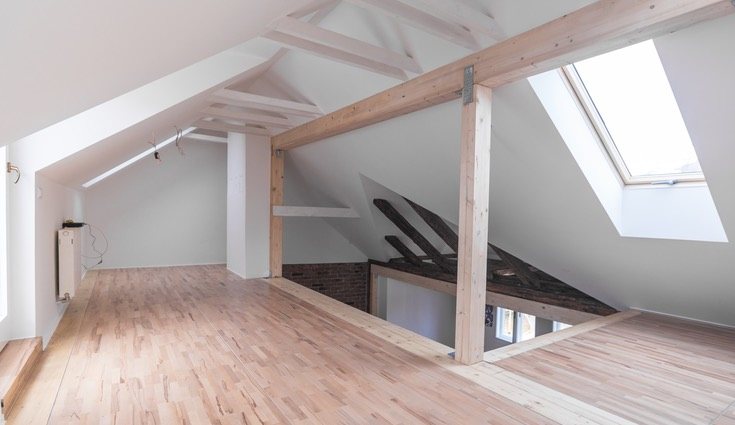 Los deck de madera cada vez son más frecuentes en la decoración de interiores