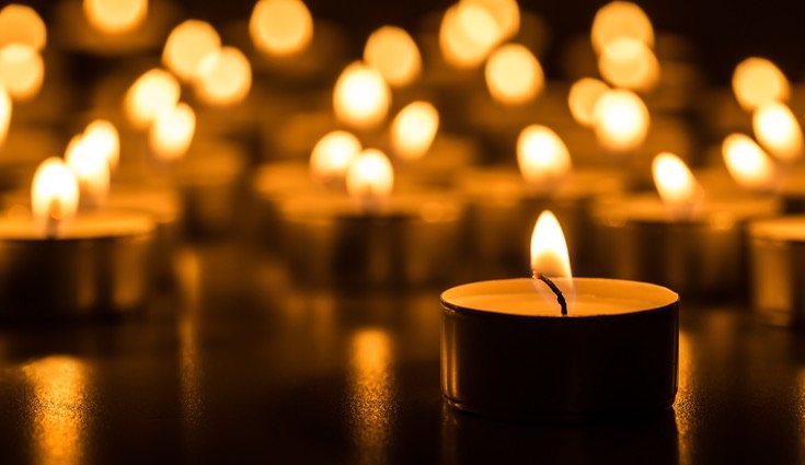 Decora tu deck con unas velas, ya que así le aportarás un toque más romántico
