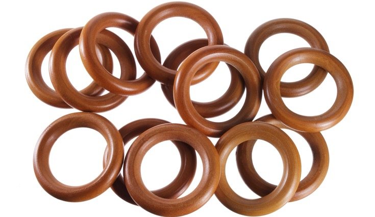 Para colgarlo bastará con una anilla de cortina