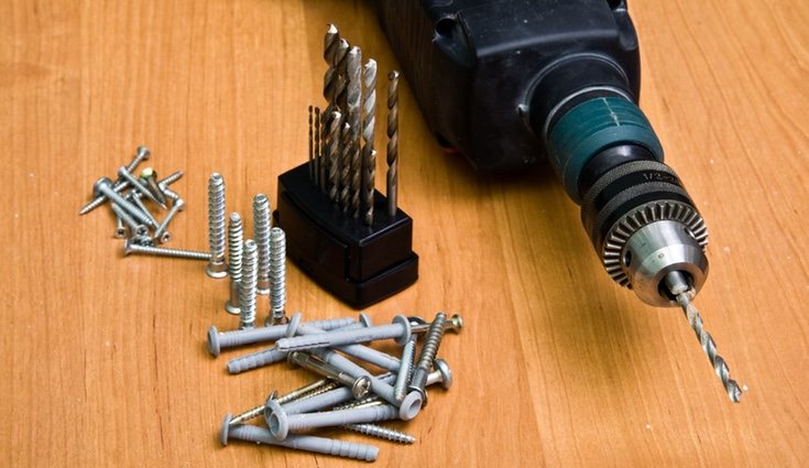 Dependiendo del agujero que quieras hacer, tendrás que cambiar la broca