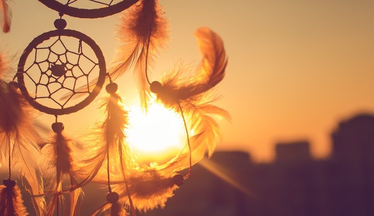 Al llegar el amanecer, las pesadillas atrapadas se disuelven y solo queda lo bueno