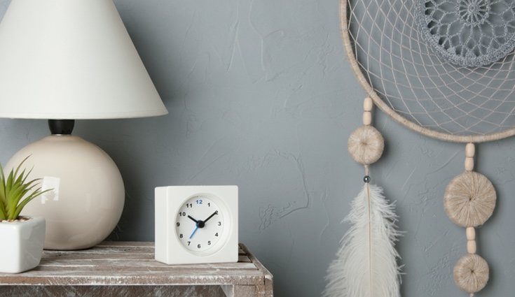 Un atrapasueños grande puede colocarse en la pared a modo de cuadro