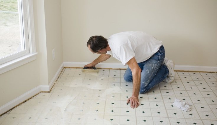 Es necesario limpiar los azulejos con mucho cuidado porque podemos dañar la pintura