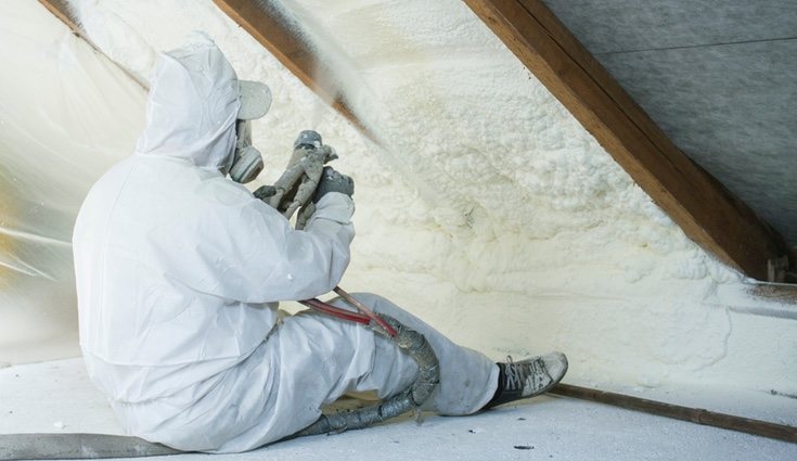 Si vamos a pintar con spray es importante protegerse bien la cara y las manos