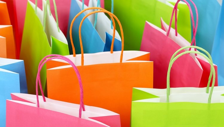 Con viejos periódicos puedes hacer unas originales bolsas de regalo