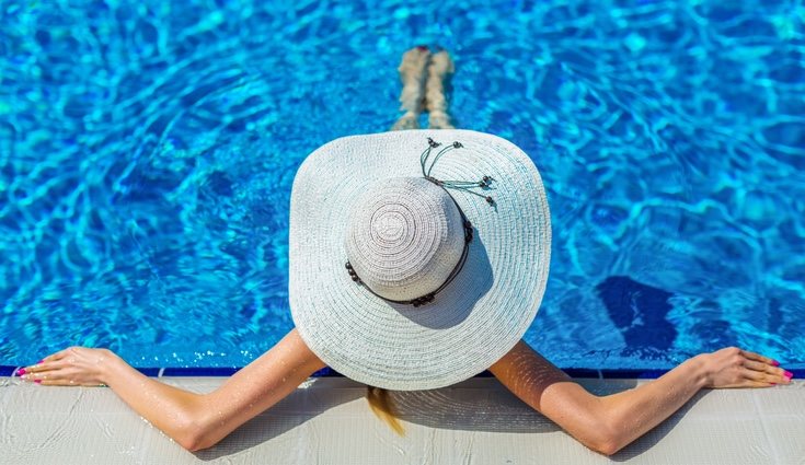 Debido a su composición, el agua salada es mucho menos nociva para los ojos y la piel