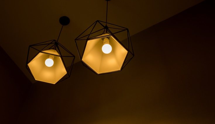 Las decoración neón está llegando a todos los ámbitos, incluso a las lámparas