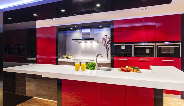 En el caso de las cocinas puedes incluir elementos de estas tonalidades en los azulejos o encimeras