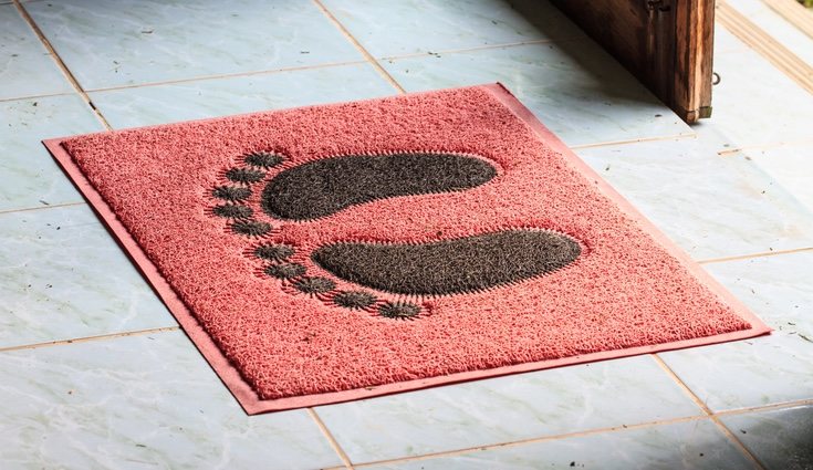 Puedes pintar cualquier cosa en tu felpudo con plantillas especiales