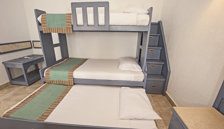 Las escaleras de madera se pueden convertir en prácticos cajones para guardar cosas