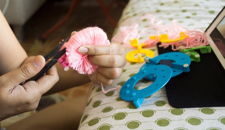 Se pueden hacer tanto con utensilios ya para ello como con otros más artesanales