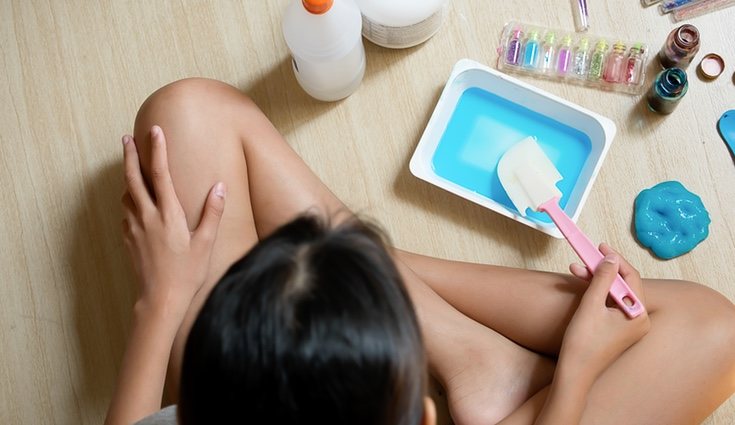 Puedes usar productos como purpurina