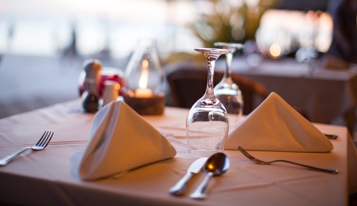 Una servilleta doblada de manera bonita marca la diferencia 