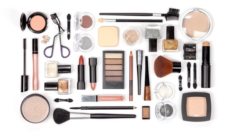 Recuerda que las brochas y complementos para el maquillaje también necesitan su hueco