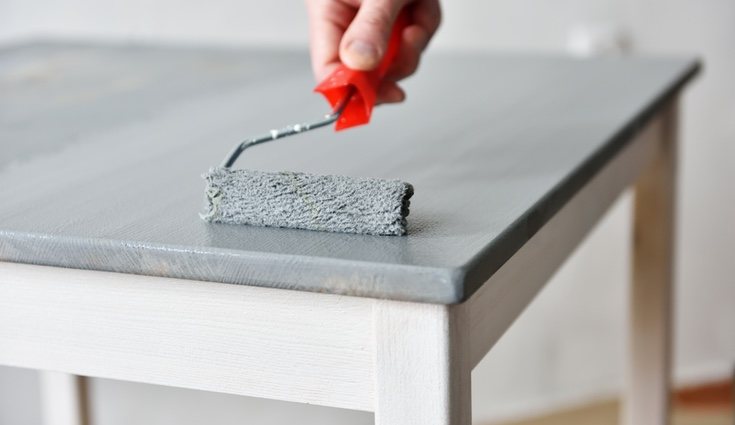 A la hora de pintar se puede optar por una brocha o rodillo