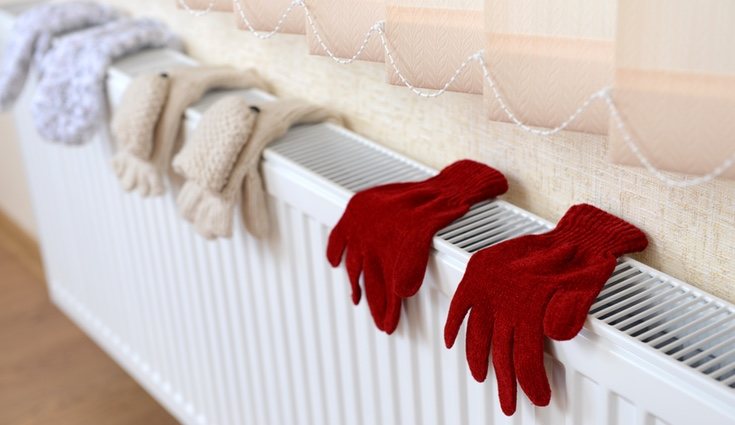 Una forma de no gastar más de manera innecesaria será evitar colocar la ropa encima del radioador