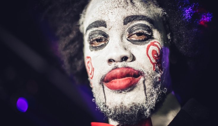 Para vestirte del famoso muñeco de 'Saw' necesitas pocas cosas