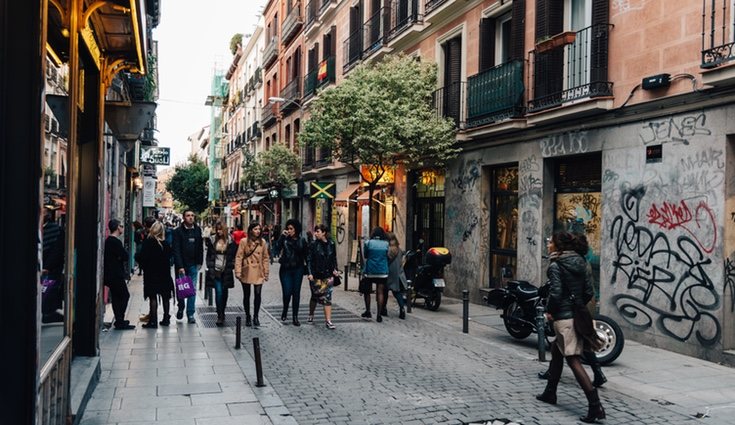 El actor publica imágenes de algunos rincones de su loft en Malasaña