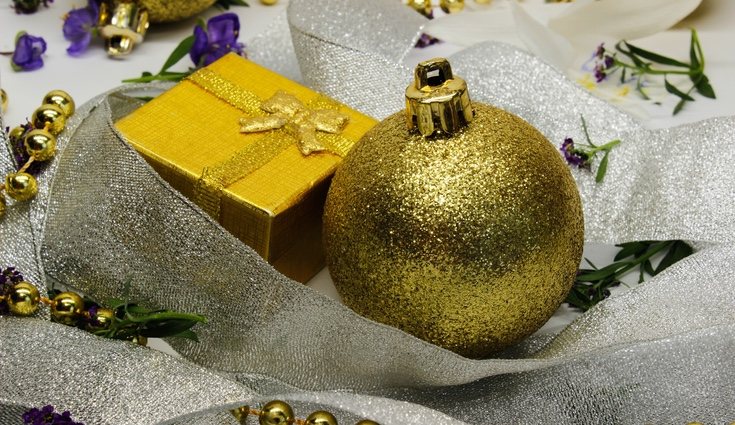 Las bolas de colores serán un adorno clave para la decoración