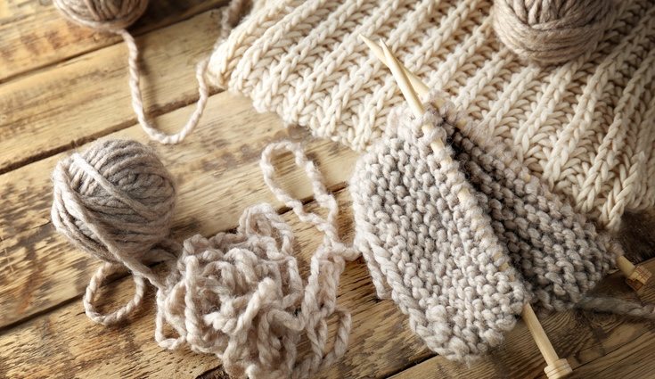 Hacer una bufanda de lana es sencillo si se tiene paciencia