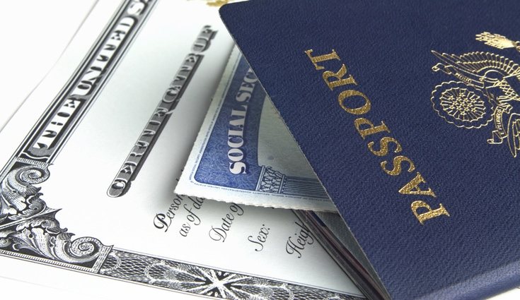 Debes presentar el DNI original, el carnet de conducir o el Pasaporte