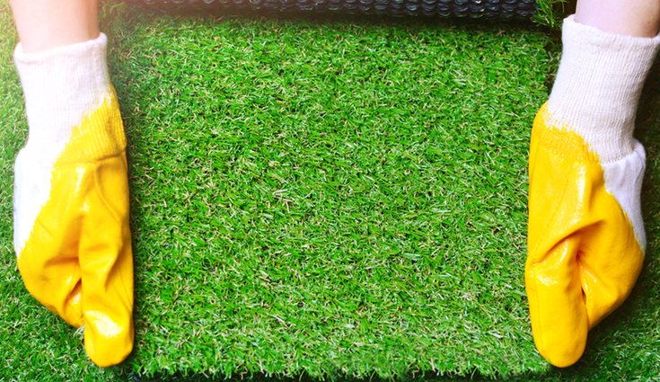 Poner césped artificial no es difícil, pero te recomendamos seguir una serie de pasos