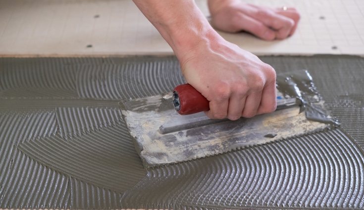 Renueva los revestimentos con pintura para azulejos sin tener que quitarlos