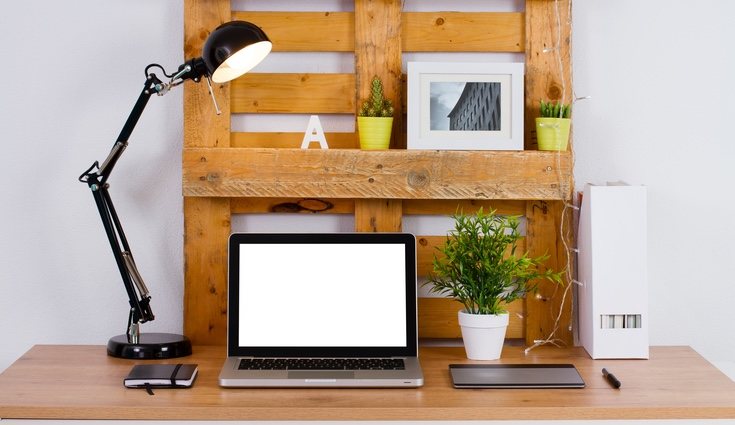 Existen numerosos trucos originales para ordenar y decorar tu escritorio