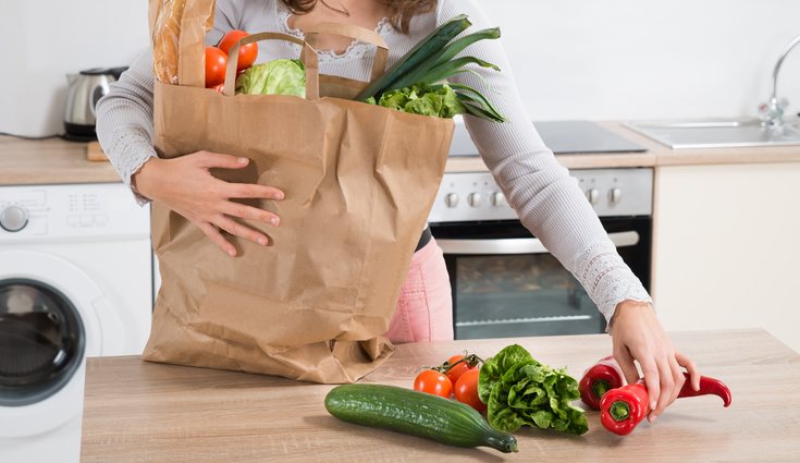 Aunque en muchos establecimientos se cobren por ellas, la gente sigue consumiendo demasiadas bolsas de plástico