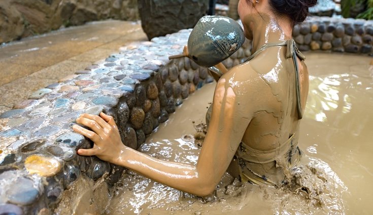 La arcilla nos protege de la radiación y es relajante si tomamos un baño en ella
