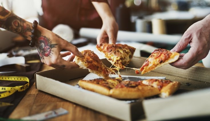 Si te falta comida puedes pedirle a tu compañero