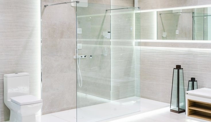 Las mamparas facilitan el acceso a la ducha