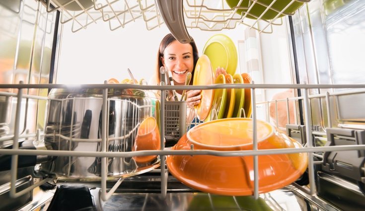 El lavavajillas te ahorrará tiempo a la hora de limpiar platos y cubiertos