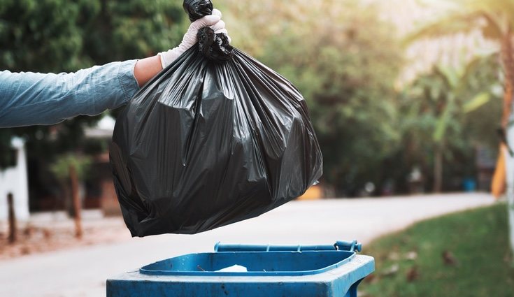 Sacar la basura con regularidad evitará malos olores