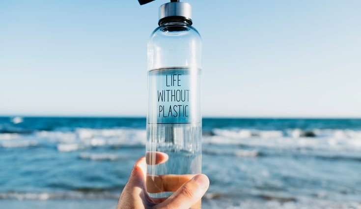 Las botellas reutilizables son una alternativa a las de plástico