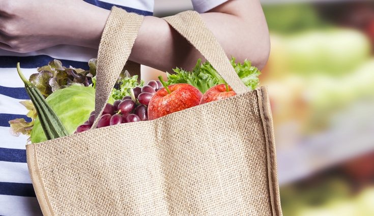 Las bolsas de tela son una alternativa a las hechas de plástico y papel