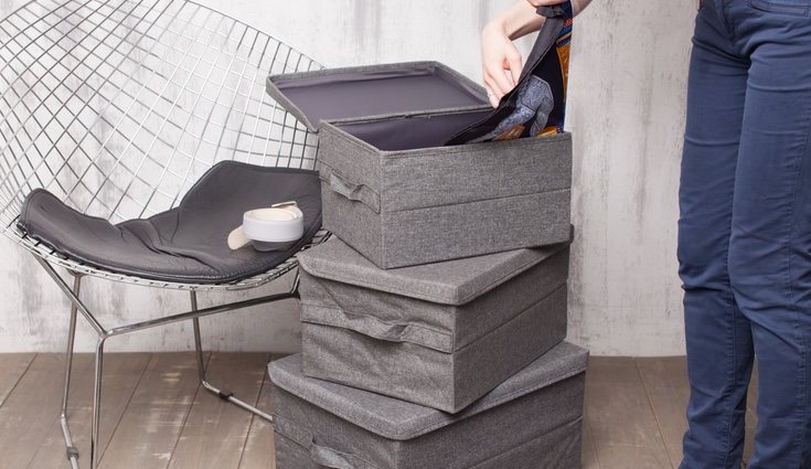Puedes sustituir los cajones de plástico por unos de madera, tela o bambú para guardar la ropa